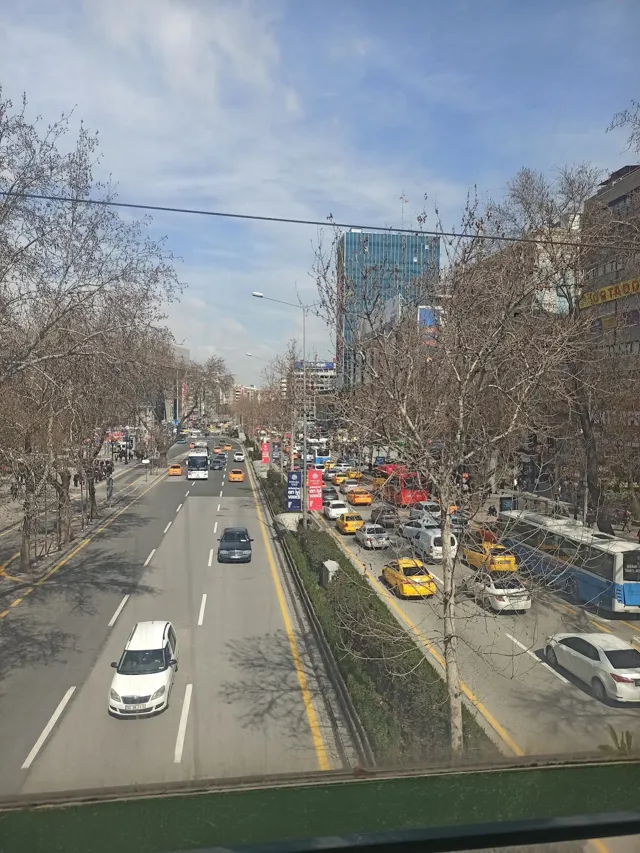 Kızılay Metro Yüksel Girişi