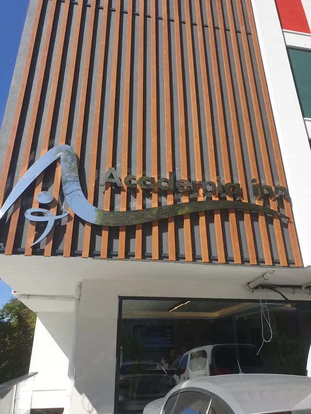 Academia inn