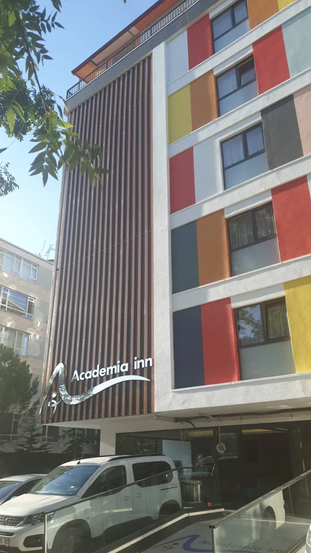 Academia inn