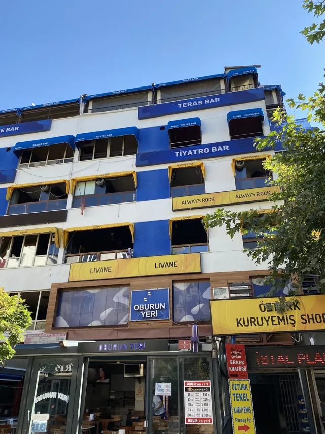 Behzat Ç Teras Bar